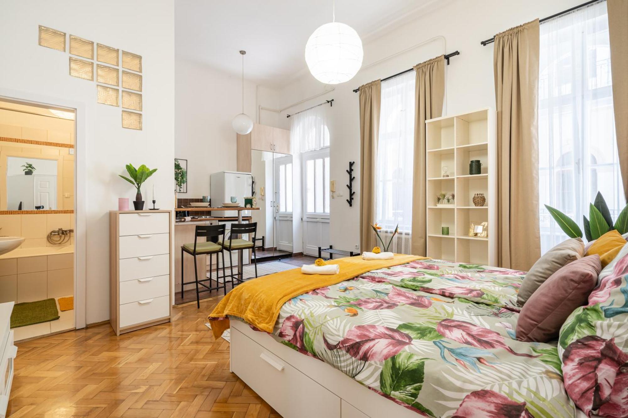 Cosmopolitan Studio - Chic Getaway In A Fancy Neighbourhood — Photos 2